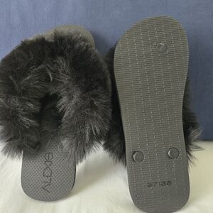 Alexis Black Furry Sandals